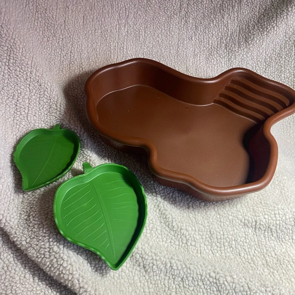 Reptiles Terraced Dish MED., Brown w/ 2 Green Leaf Shape Food Dishes-3pk.